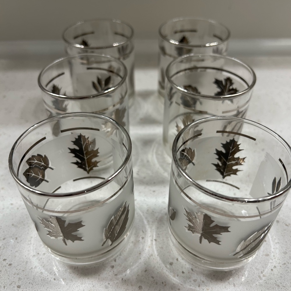 Vintage Set of 6 Libbey Silver Leaf Pattern Frosted Juice Glasses. 3” Tall.